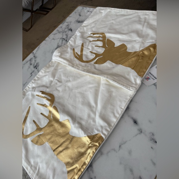 2 Artistic Weavers Holiday Deer Pillow Covers 18' x 18' 100% Cotton Cream & Gold - Picture 6 of 13